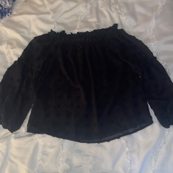 Black top with polka dots made of frayed thread - Picture 1 of 6